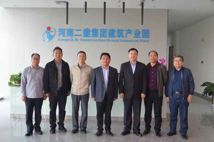 集團(tuán)合影留念_副本.jpg 集團(tuán)合影留念_副本.jpg